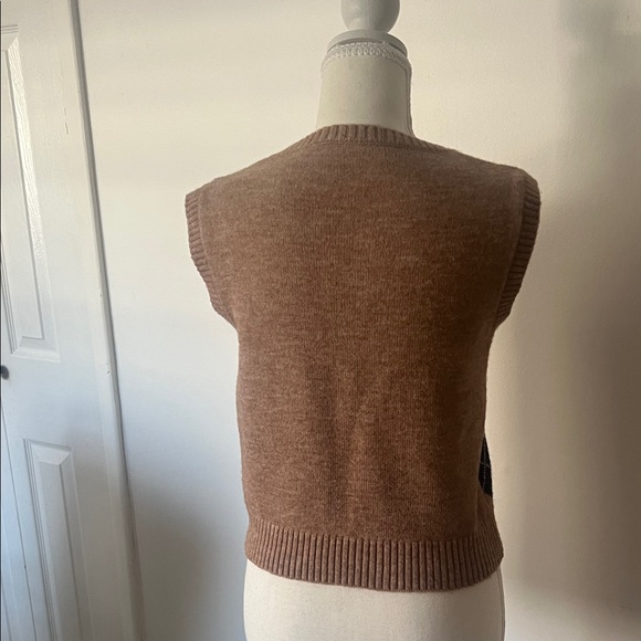 Argyle V-Neck Knit Sweater Vest in Brown and Black - Picture 3 of 5